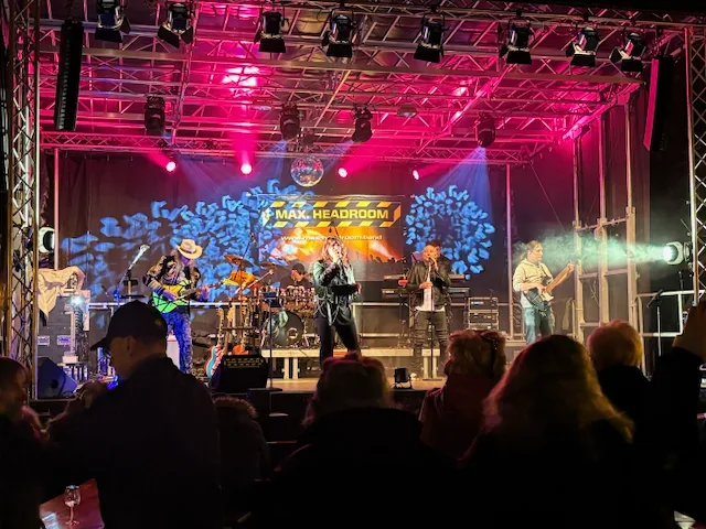 Professionelles Bühnenlicht für eine Open-Air-Liveband im Rhein-Main-Gebiet