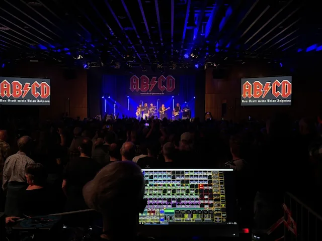Live-Konzert mit Ton- und Lichttechnik
