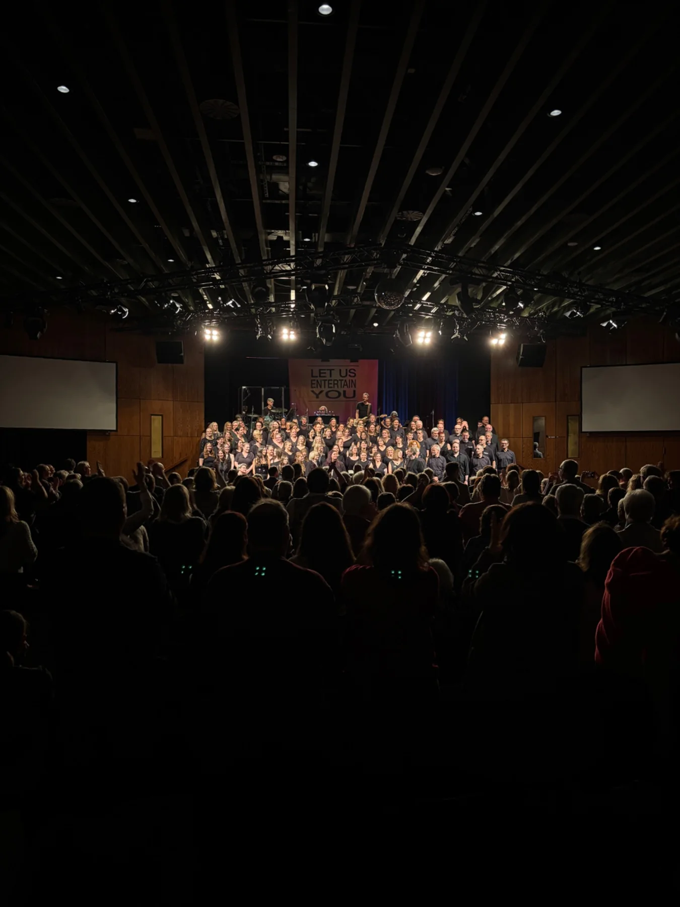 Großes Chorkonzert mit voll besetztem Publikum