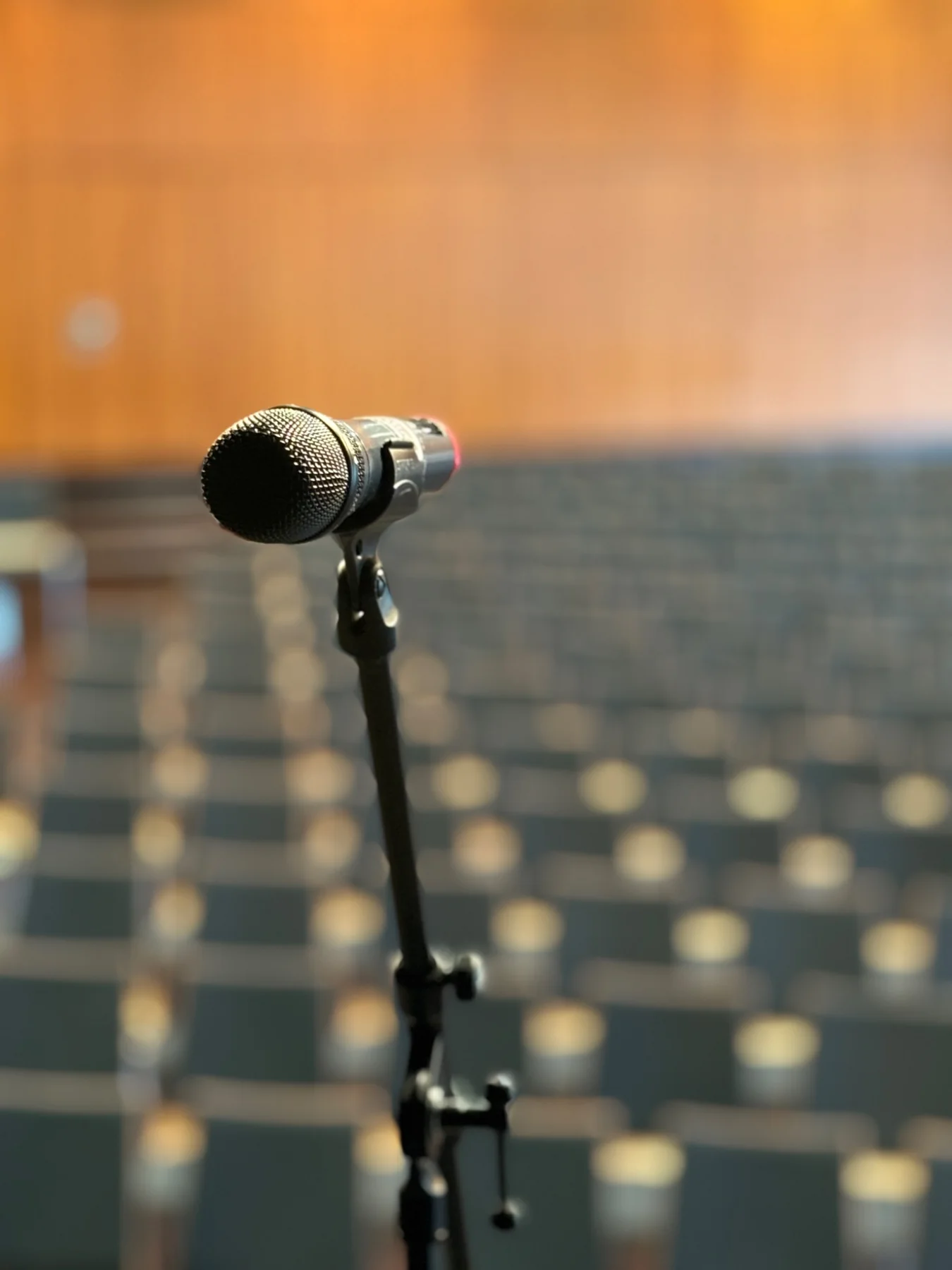 Professionelles Mikrofon für Konferenz und Tagung im Veranstaltungssaal